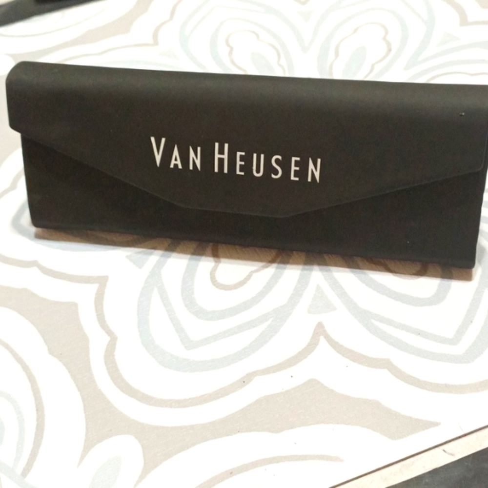 VAN HEUSEN eyeglass flat tri fold case accessory protector